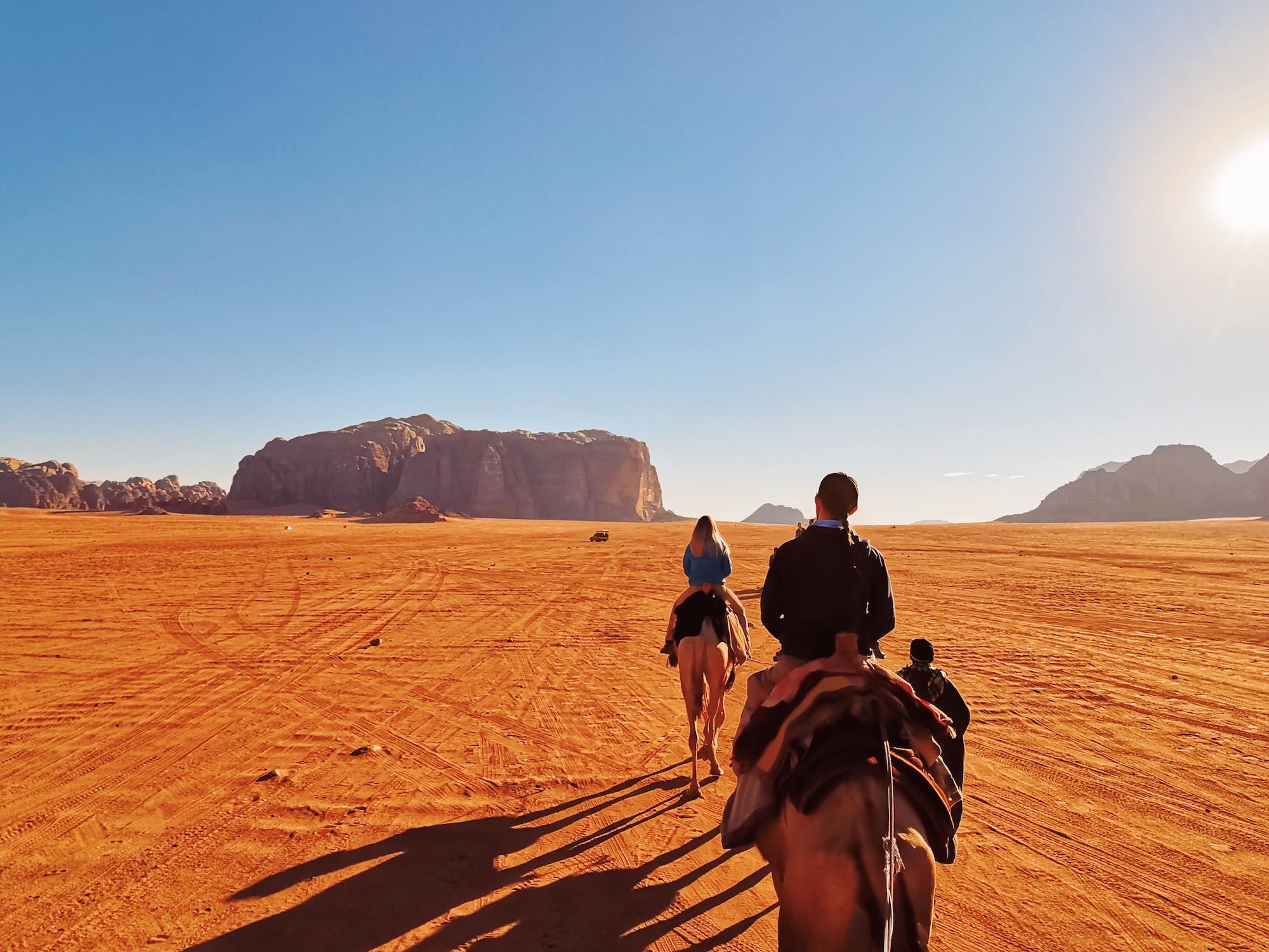 Бедуини и цивилизация, джипки и камили в Уади Рум
